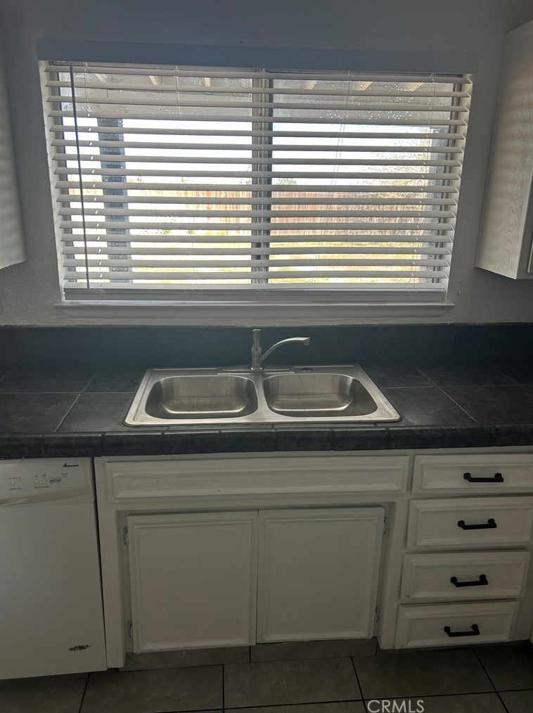 14460 Manzano Rd, Victorville CA  92392-5003 exterior