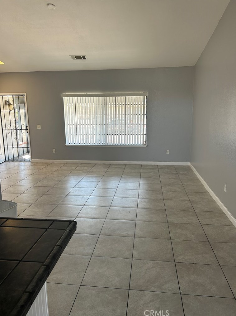 14460 Manzano Rd, Victorville CA  92392-5003 exterior