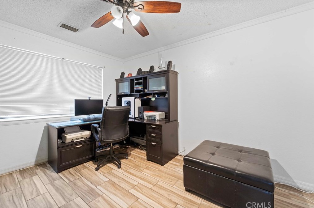 1165 Borrego Dr, Barstow CA  92311-6762 exterior