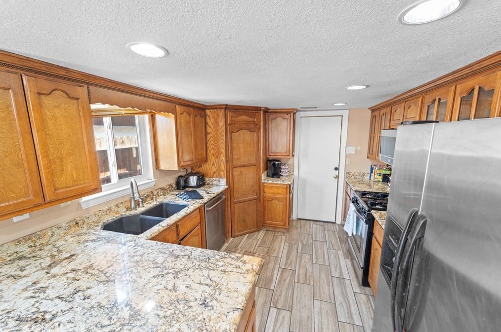 1165 Borrego Dr, Barstow CA  92311-6702 exterior