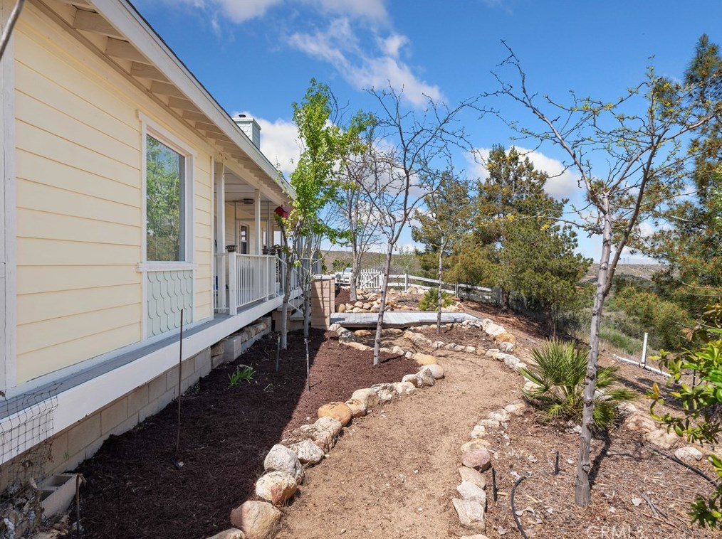 5127 Bass St, Hesperia CA  92345-9351 exterior