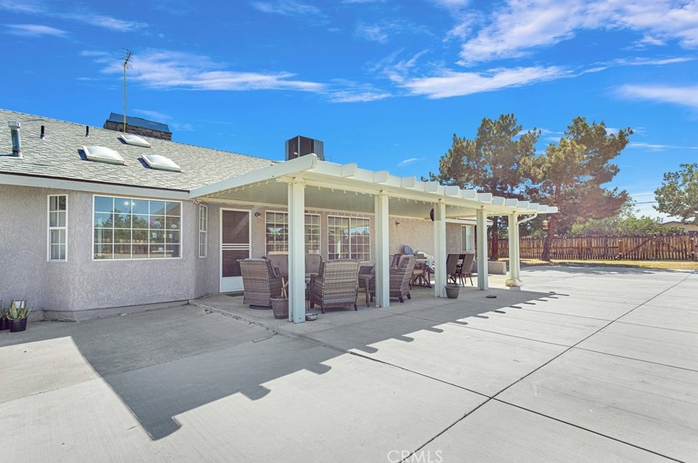 17350 Cochise St, Hesperia CA  92345-7282 exterior