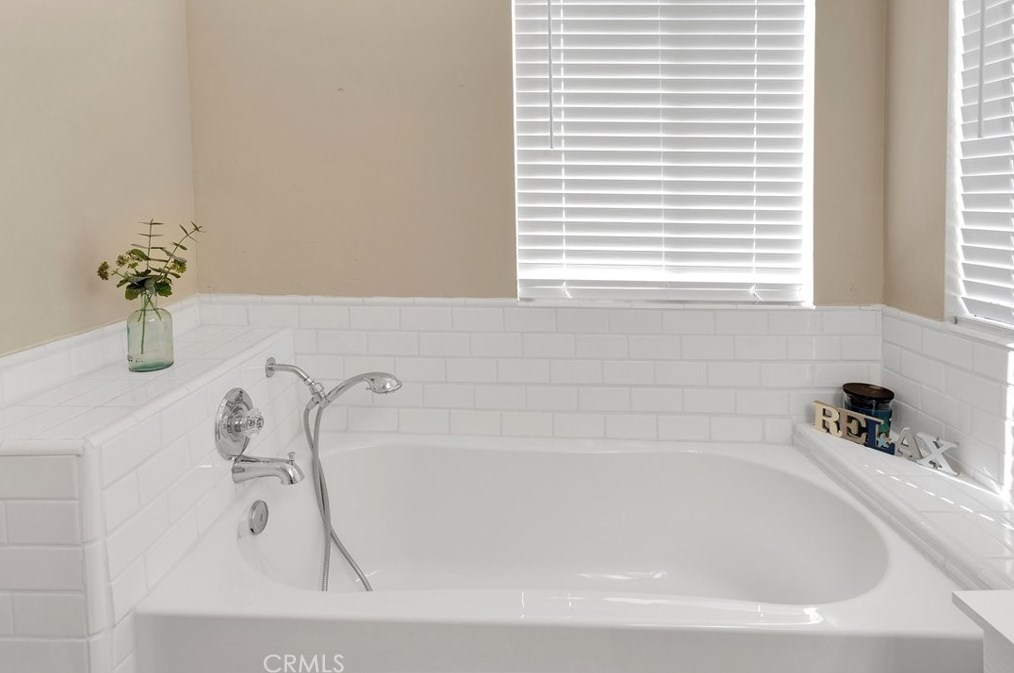 17350 Cochise St, Hesperia CA  92345-7282 exterior
