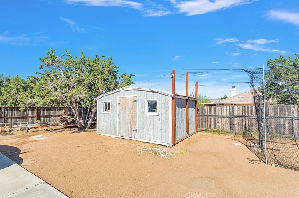 17350 Cochise St, Hesperia CA  92345-7282 exterior
