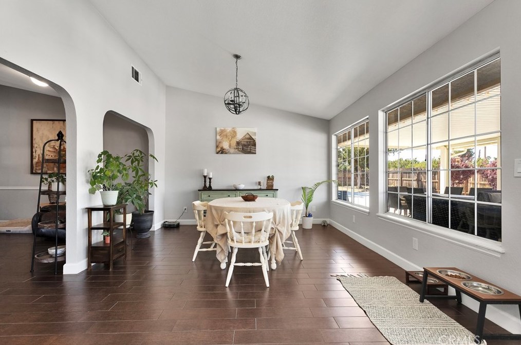 17350 Cochise St, Hesperia CA  92345-7282 exterior