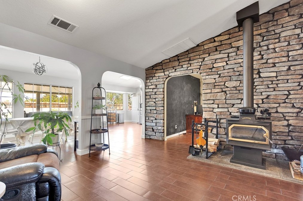 17350 Cochise St, Hesperia CA  92345-7282 exterior