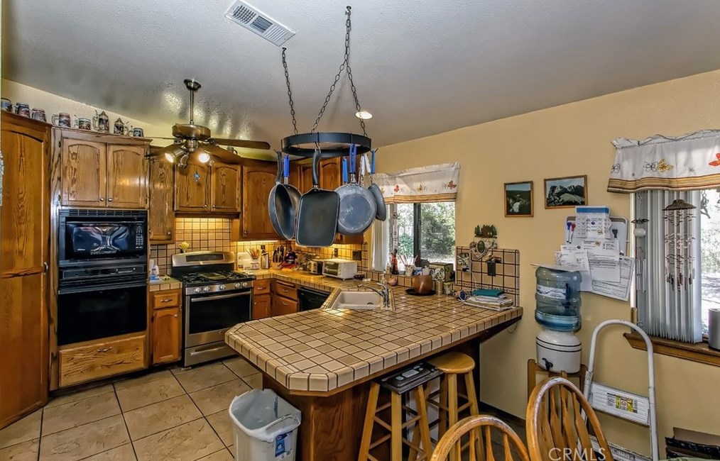 18678 Main St, Hesperia CA  92345-6434 exterior