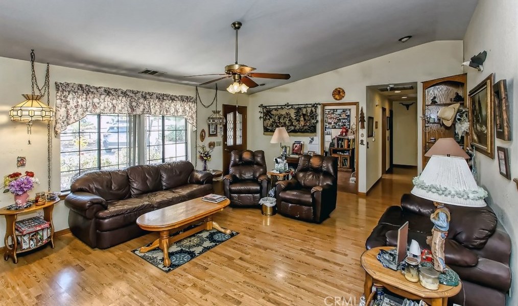 18678 Main St, Hesperia CA  92345-6434 exterior