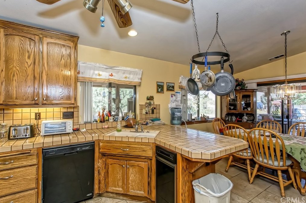 18678 Main St, Hesperia CA  92345-6434 exterior