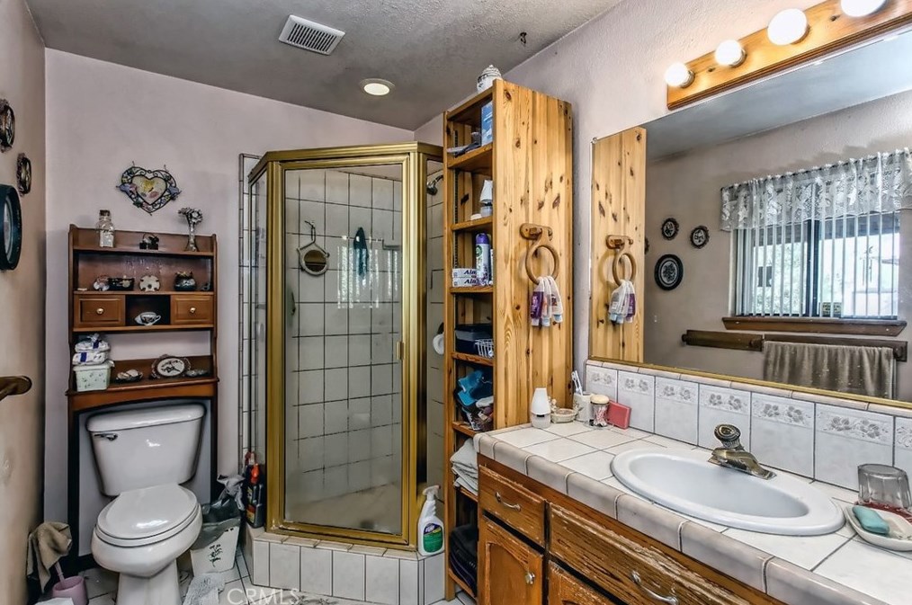 18678 Main St, Hesperia CA  92345-6434 exterior