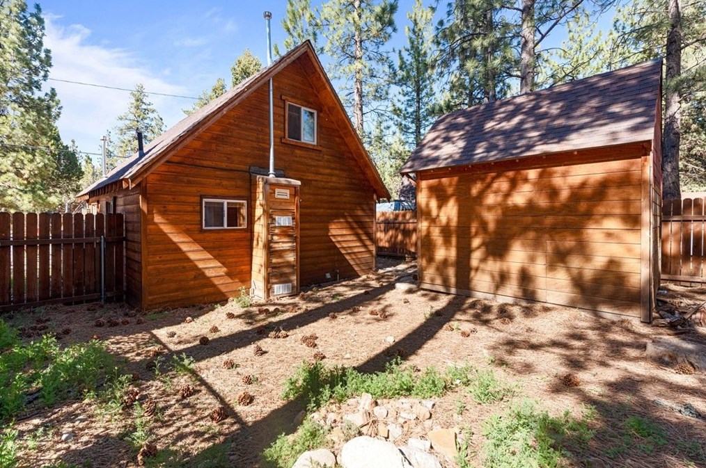 2086 Ln, Big Bear City CA  92314-9540 exterior