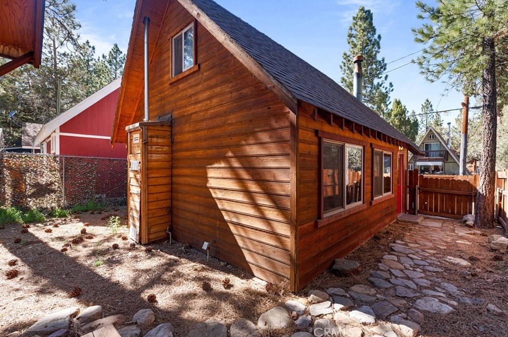 2086 Ln, Big Bear City CA  92314-9540 exterior