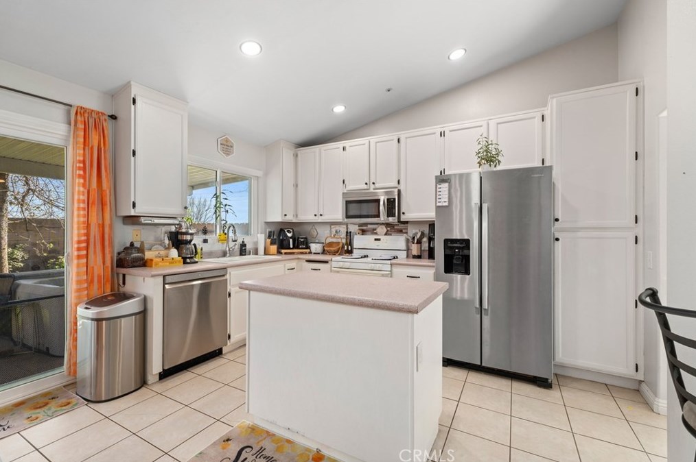 2865 Rancho Vista Dr, Rialto CA  exterior