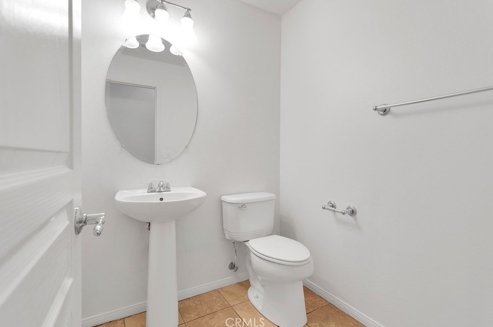 16683 Desert Star St, Victorville CA  92394-1466 exterior