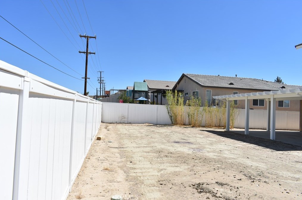 2271 Diamond Ave, Barstow CA  92311-4776 exterior