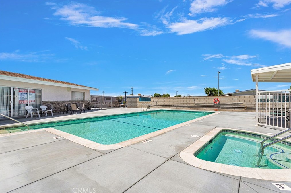 14411 Palmdale Rd, Victorville CA  92392-2746 exterior