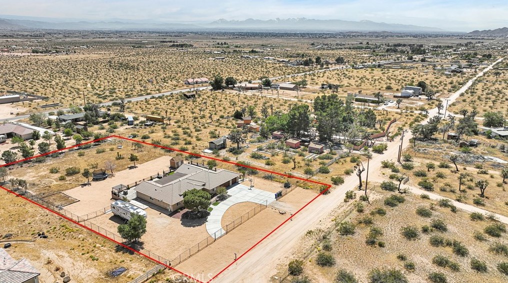 24575 Pala Ln, Apple Valley CA  92307-2021 exterior