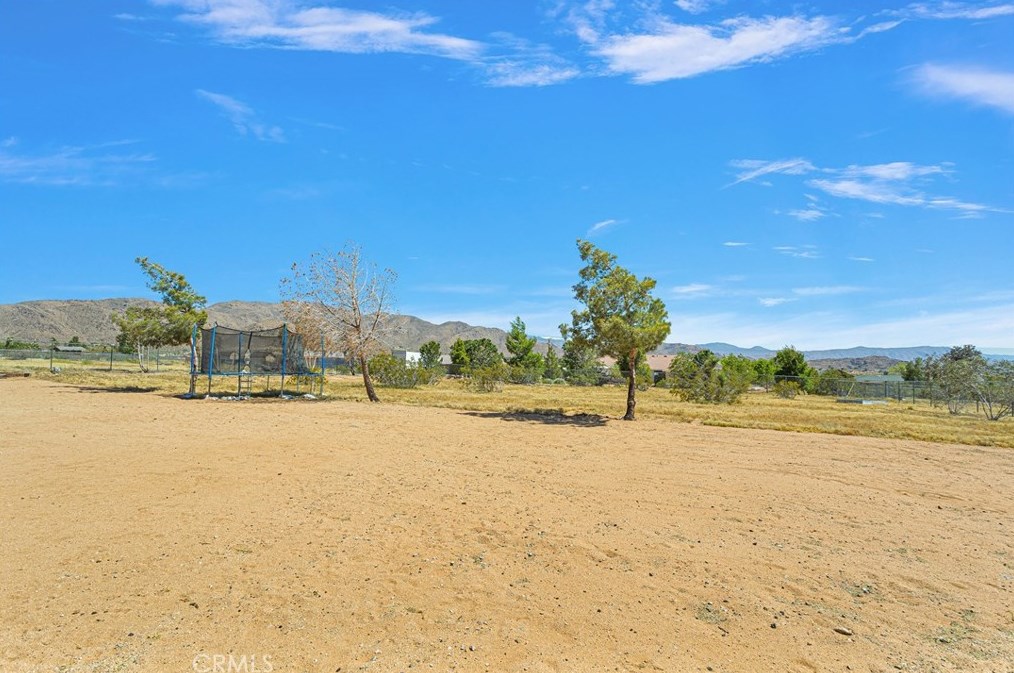 24575 Pala Ln, Apple Valley CA  92307-2021 exterior