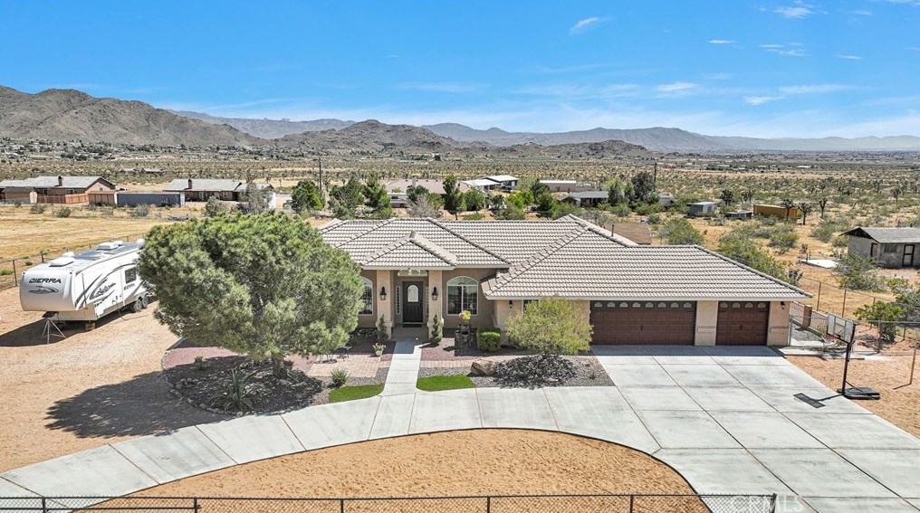 24575 Pala Ln, Apple Valley CA  92307-2021 exterior