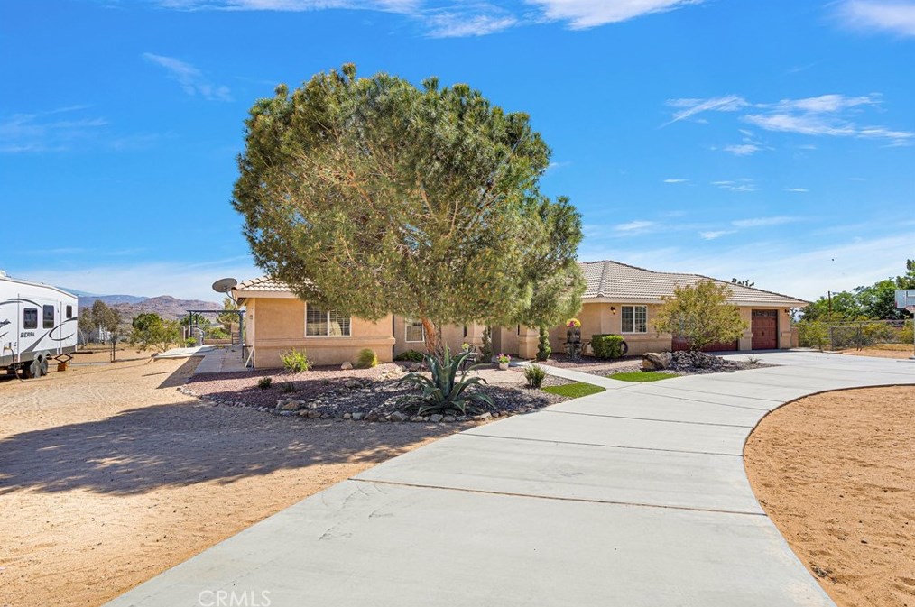 24575 Pala Ln, Apple Valley CA  92307-2021 exterior