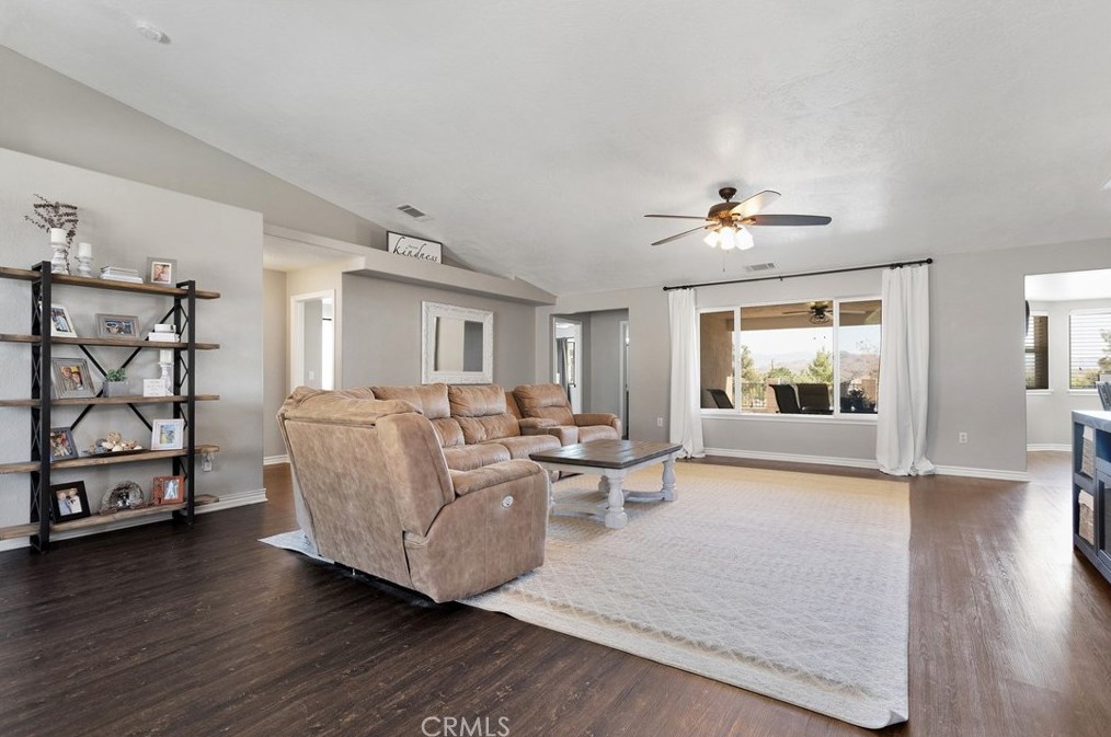 24575 Pala Ln, Apple Valley CA  92307-2021 exterior