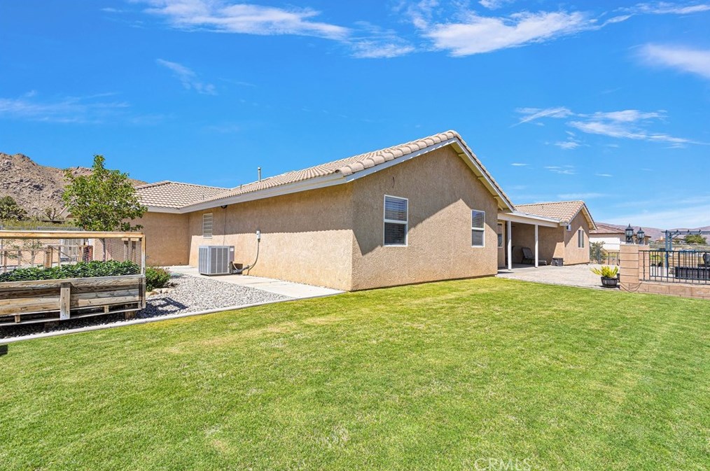 24575 Pala Ln, Apple Valley CA  92307-2021 exterior
