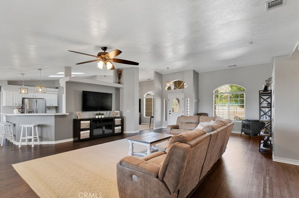 24575 Pala Ln, Apple Valley CA  92307-2021 exterior