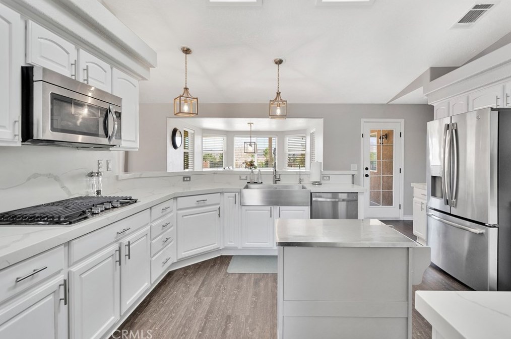 24575 Pala Ln, Apple Valley CA  92307-2021 exterior