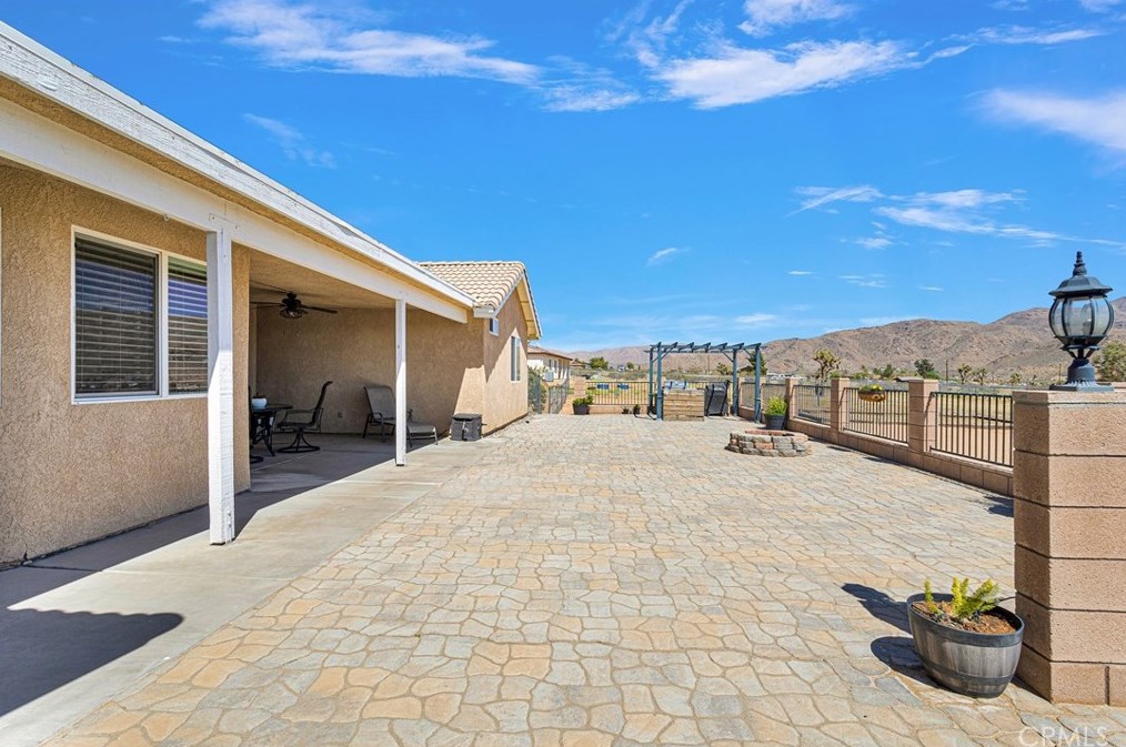 24575 Pala Ln, Apple Valley CA  92307-2021 exterior