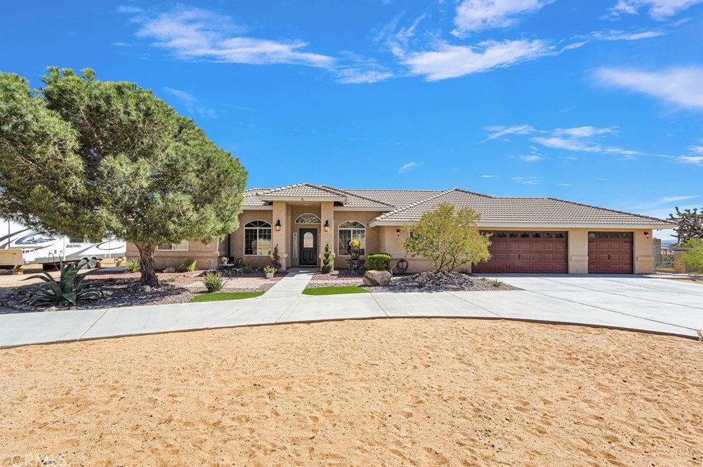 24575 Pala Ln, Apple Valley CA  92307-2021 exterior