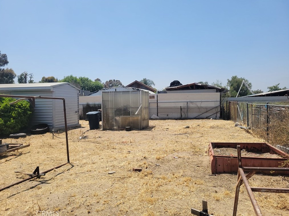 2420 Kern St, San Bernardino CA  92407-6112 exterior