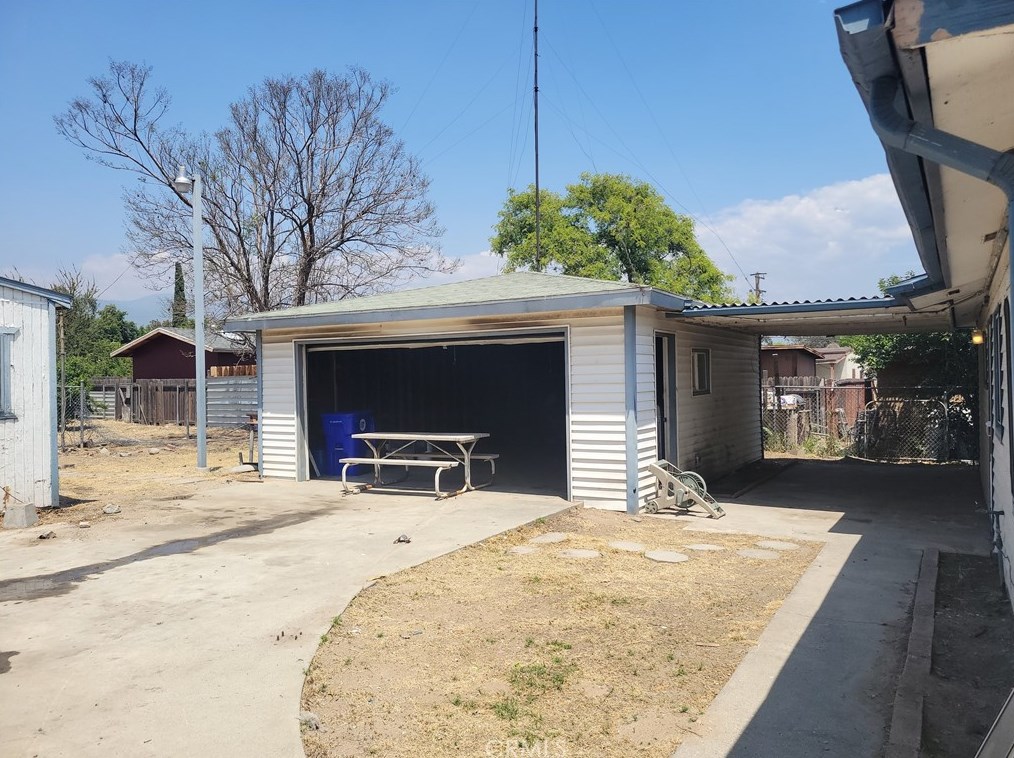 2420 Kern St, San Bernardino CA  92407-6112 exterior