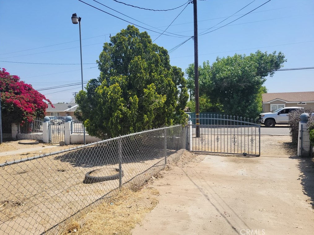 2420 Kern St, San Bernardino CA  92407-6112 exterior