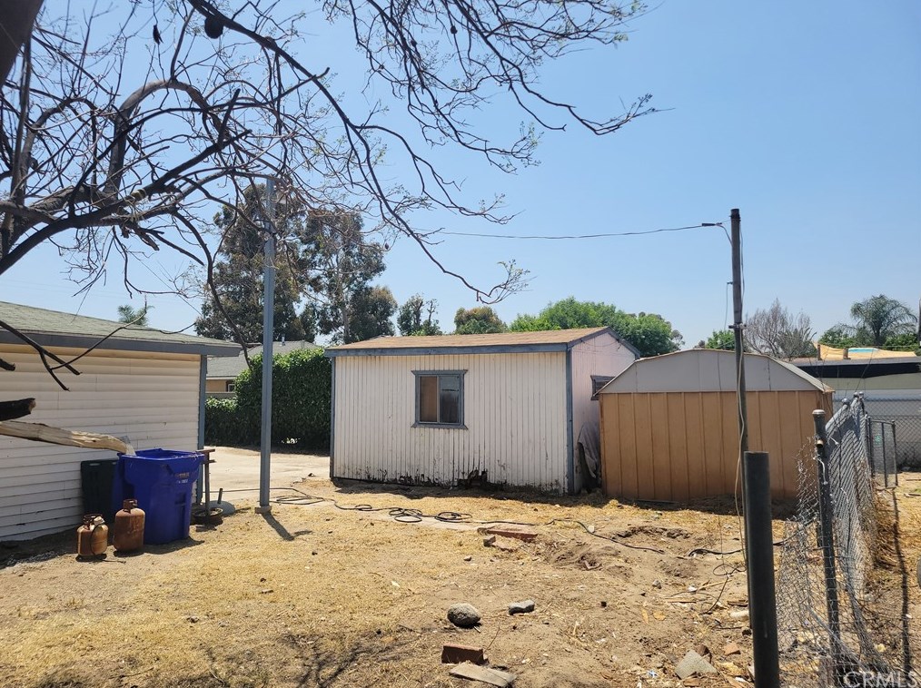 2420 Kern St, San Bernardino CA  92407-6112 exterior