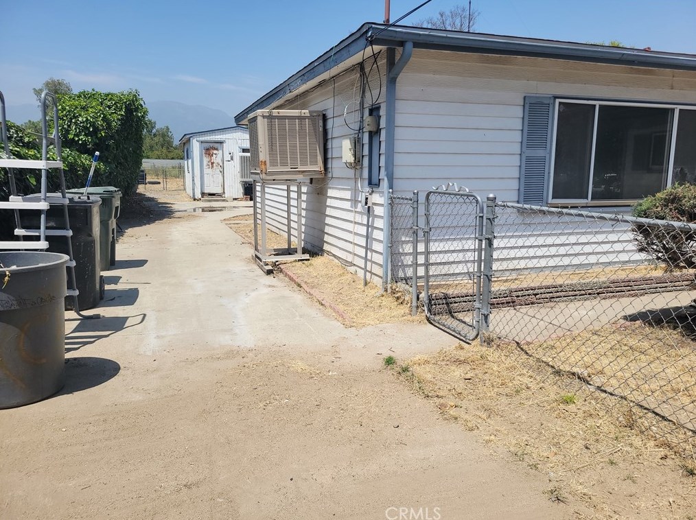 2420 Kern St, San Bernardino CA  92407-6112 exterior