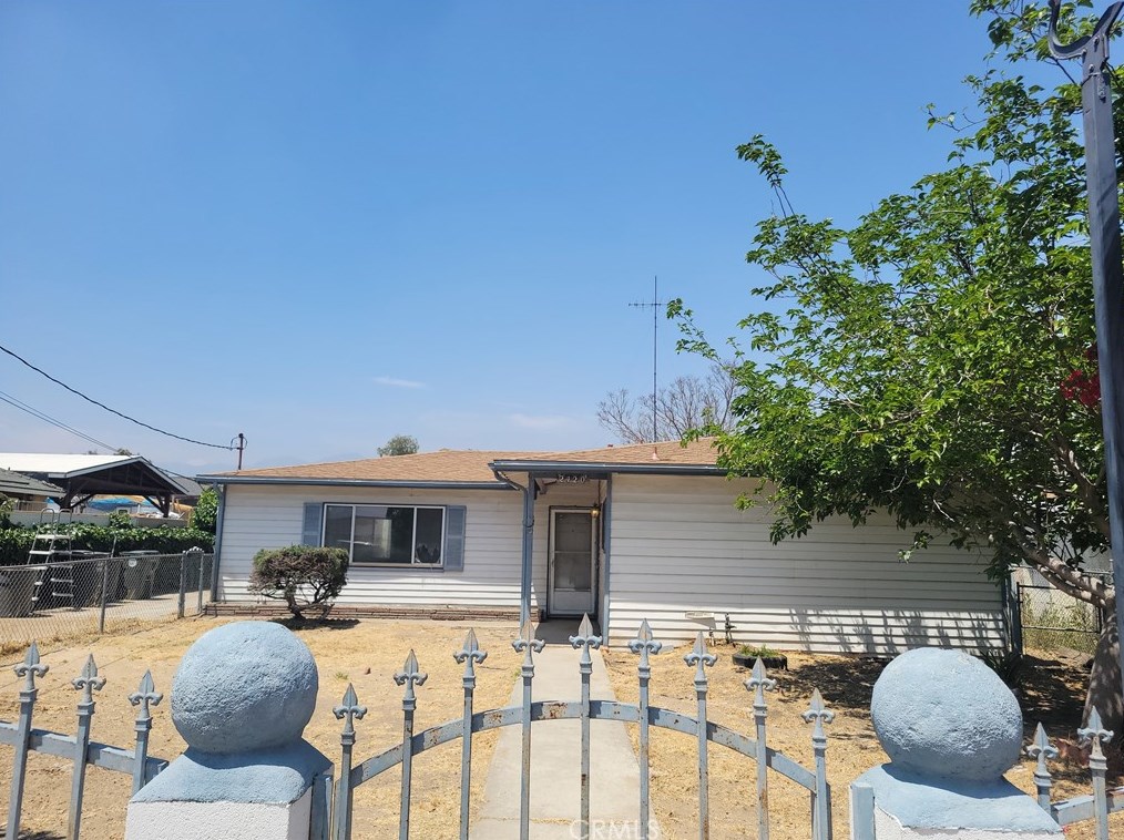 2420 Kern St, San Bernardino CA  92407-6112 exterior