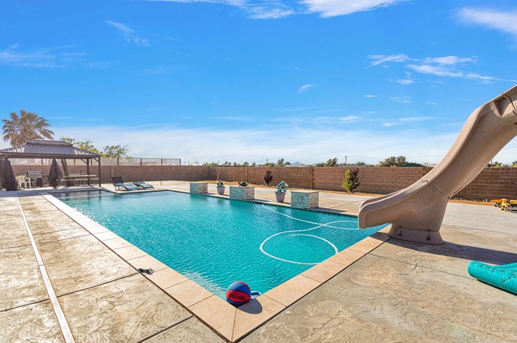 22784 Lone Eagle Rd, Apple Valley CA  92308-7409 exterior