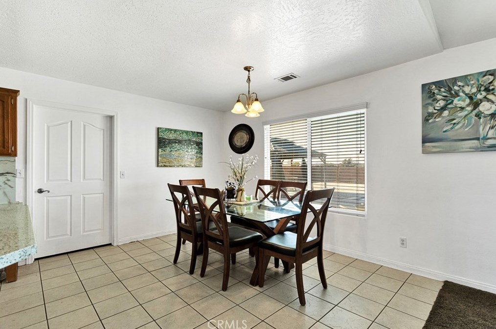 22784 Lone Eagle Rd, Apple Valley CA  92308-7409 exterior