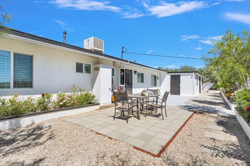 15382 Apple Vly Rd, Apple Valley CA 92307-4563 exterior