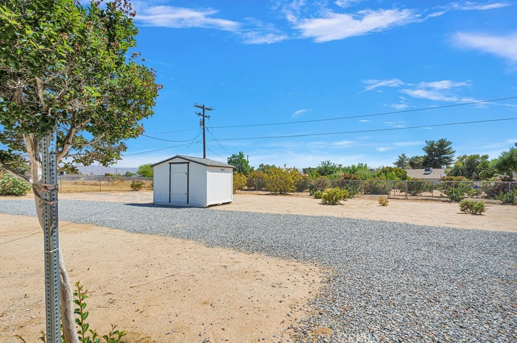 15382 Apple Vly Rd, Apple Valley CA 92307-4563 exterior