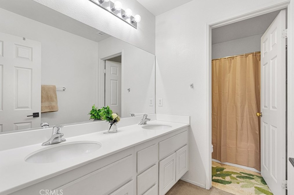 12932 Susanville St, Hesperia CA  92344-5532 exterior