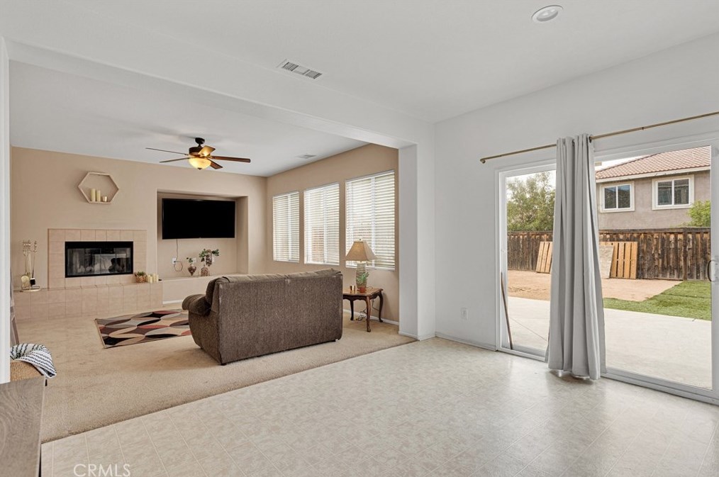 12932 Susanville St, Hesperia CA  92344-5532 exterior