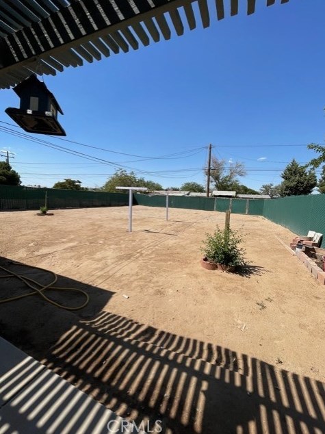 16072 Live Oak St, Hesperia CA  92345-3131 exterior