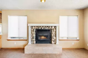 8187 Anaconda Ave, Oak Hills, CA 92344 - Photo 23