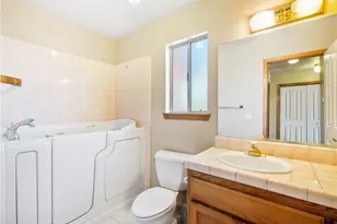 8187 Anaconda Ave, Oak Hills, CA 92344 - Photo 27