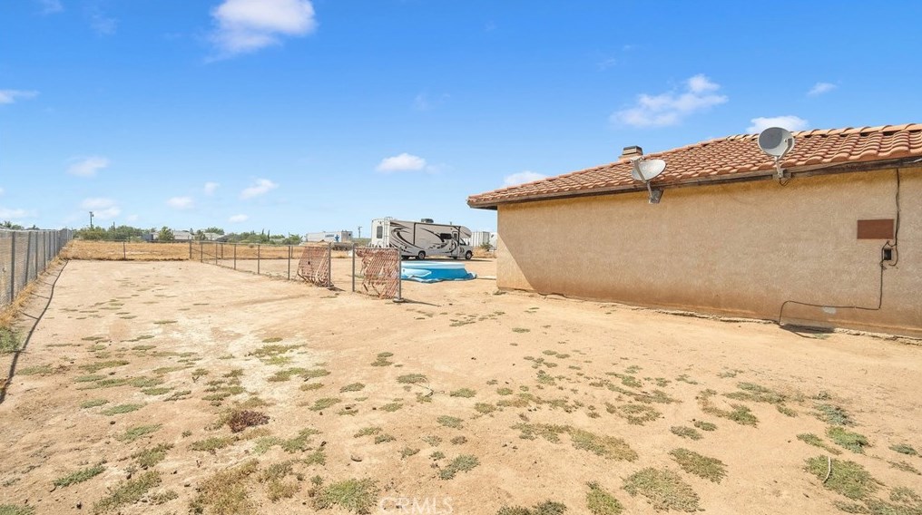 10808 8 Ave, Hesperia CA  92345-3451 exterior