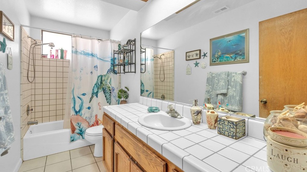 10808 8 Ave, Hesperia CA  92345-3451 exterior