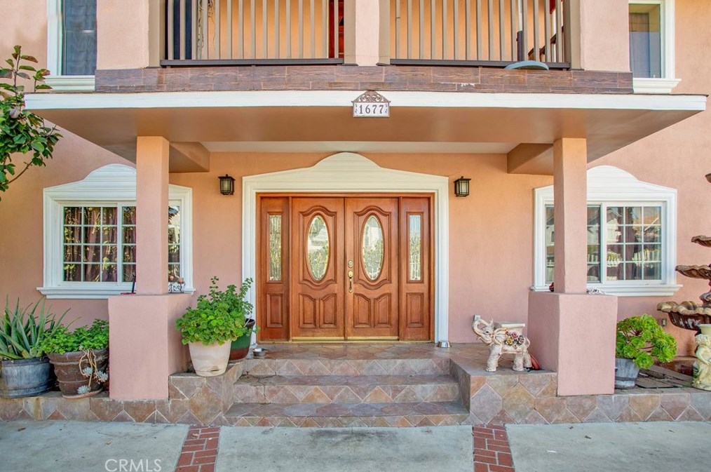 1677 Ardmore Ave, Los Angeles CA  90006-5201 exterior