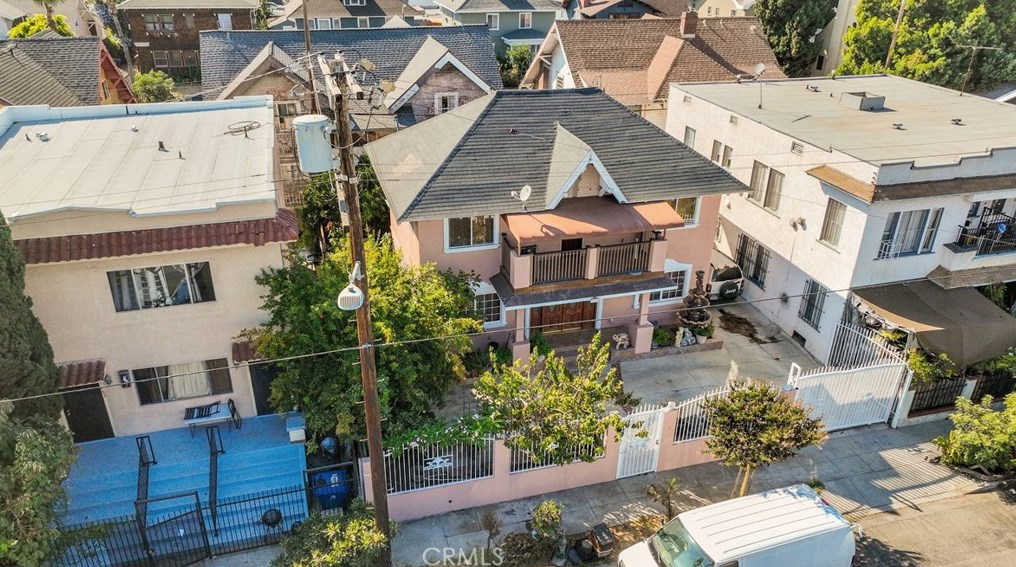 1677 Ardmore Ave, Los Angeles CA  90004-3254 exterior