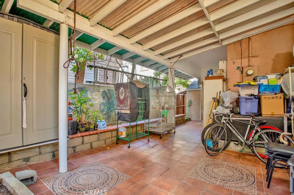 1677 Ardmore Ave, Los Angeles CA  90004-3254 exterior